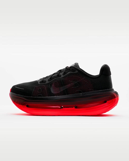 Nike Vomero Premium Men product view 2 — Schwarz/Bright Crimson/Schwarz
