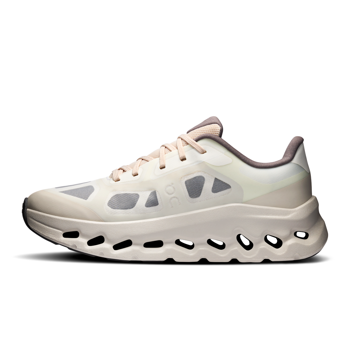 On Cloudtilt Remix Women product view 4 — Silver | Ivory