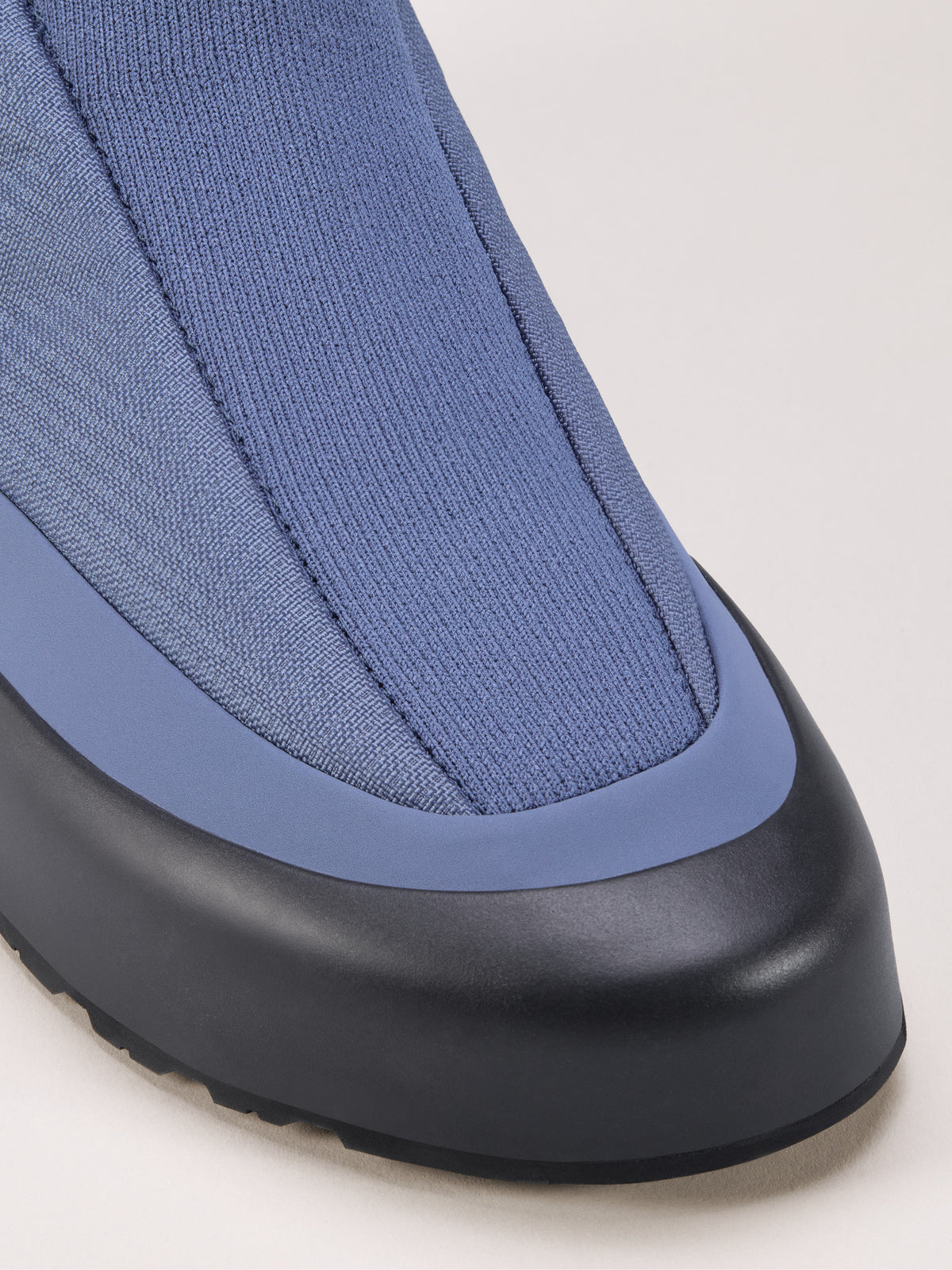Arc'teryx Kragg Insulated Shoe Men's product view 2 — Lt Black Sapphire/Black