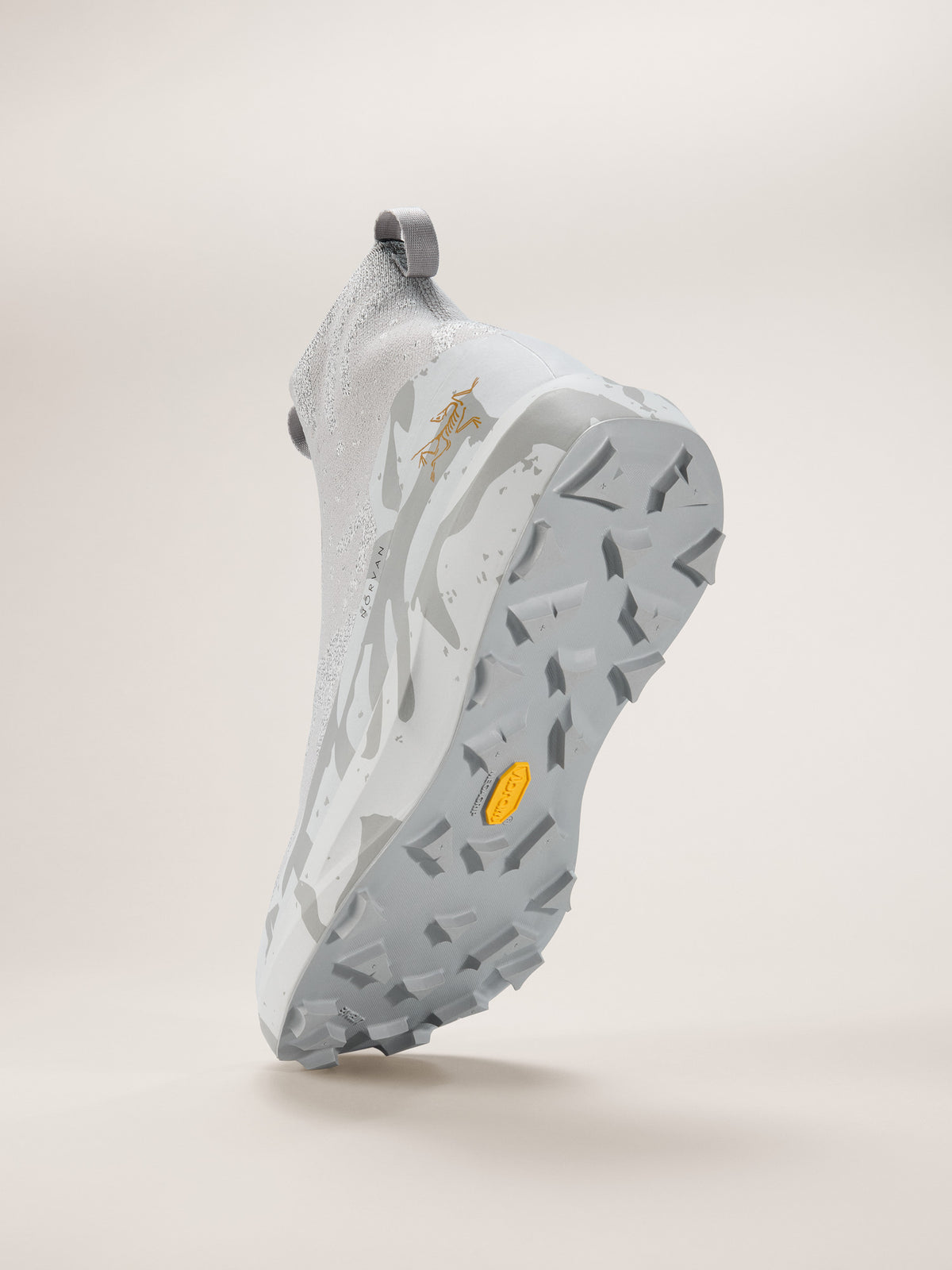 Arc'teryx Norvan 4 Nivalis Grotto Shoe Women's product view 4 — Dk Solitude/Dk Solitude