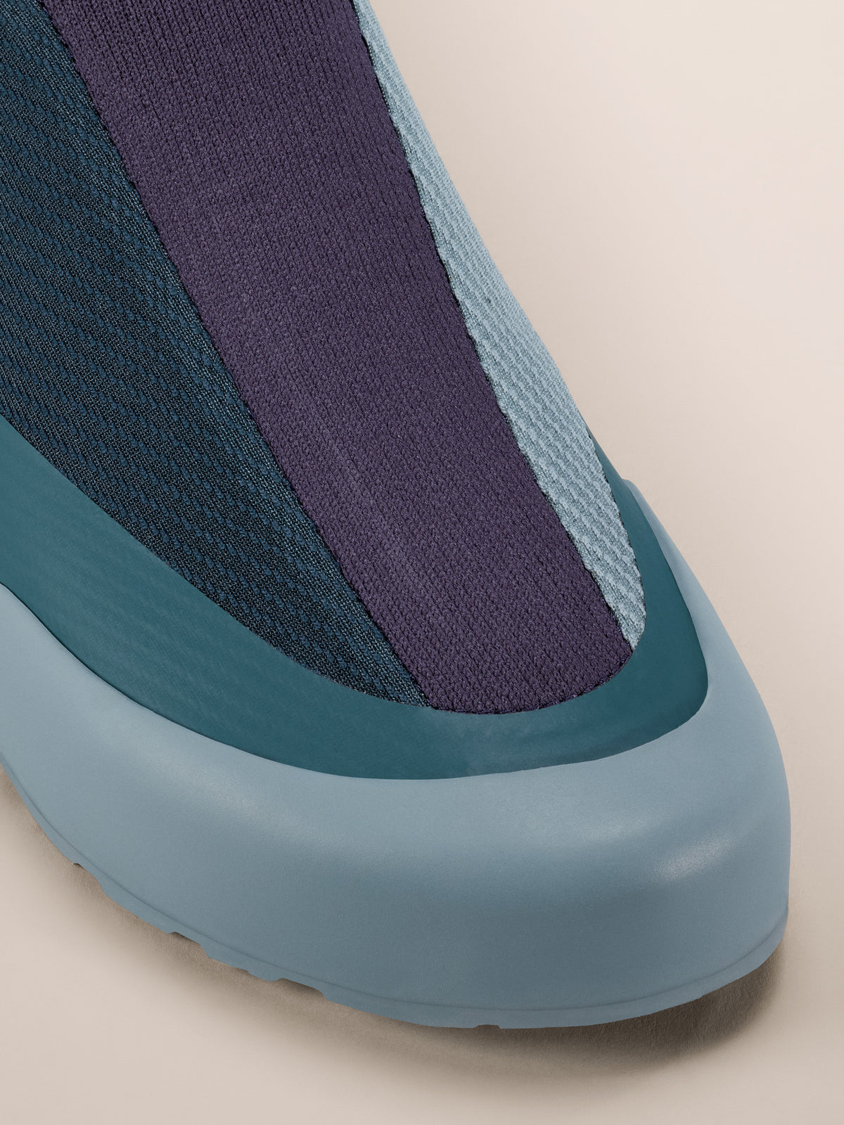 Arc'teryx Kragg Multi Shoe Women's product view 2 — Black Sapphire/Robotica