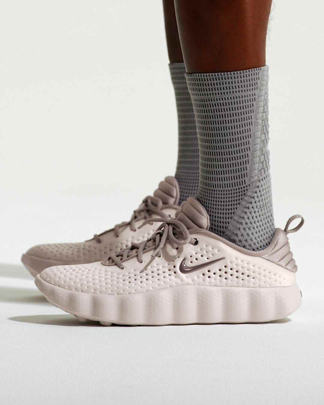 Nike Mind 002 Men product view 2 — Phantom/Cream II/College Grey