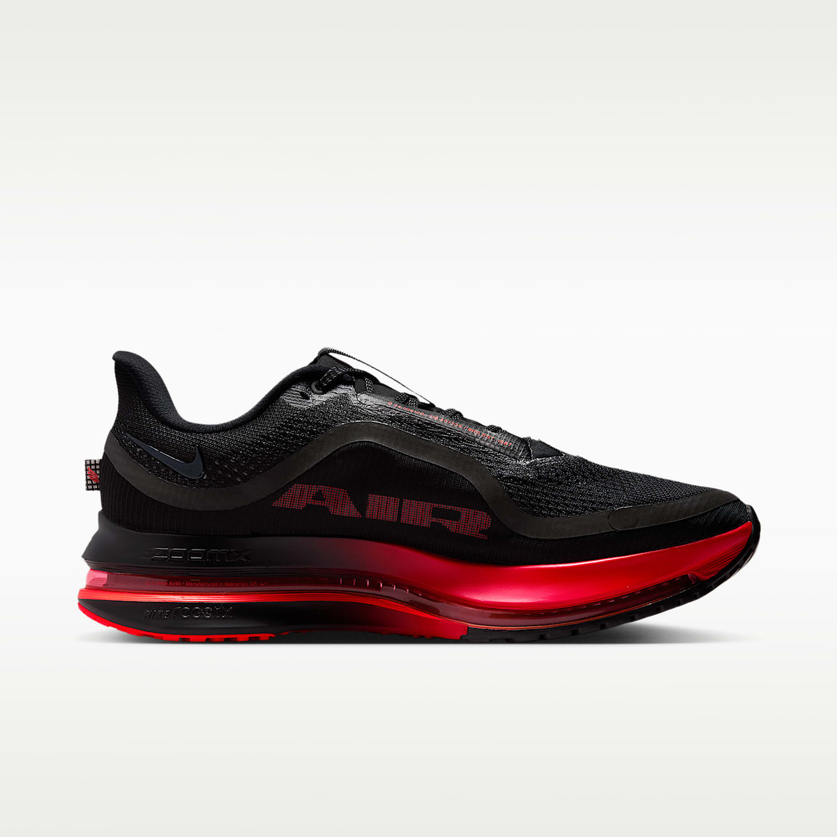 Nike Pegasus Premium Men product view 3 — Schwarz/University Red/Bright Crimson/Schwarz