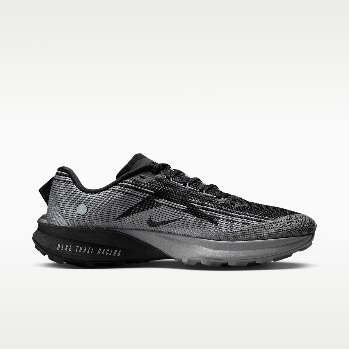 Nike Kiger 10 Men product view 3 — Schwarz/Weiß/Cool Grey/Weiß