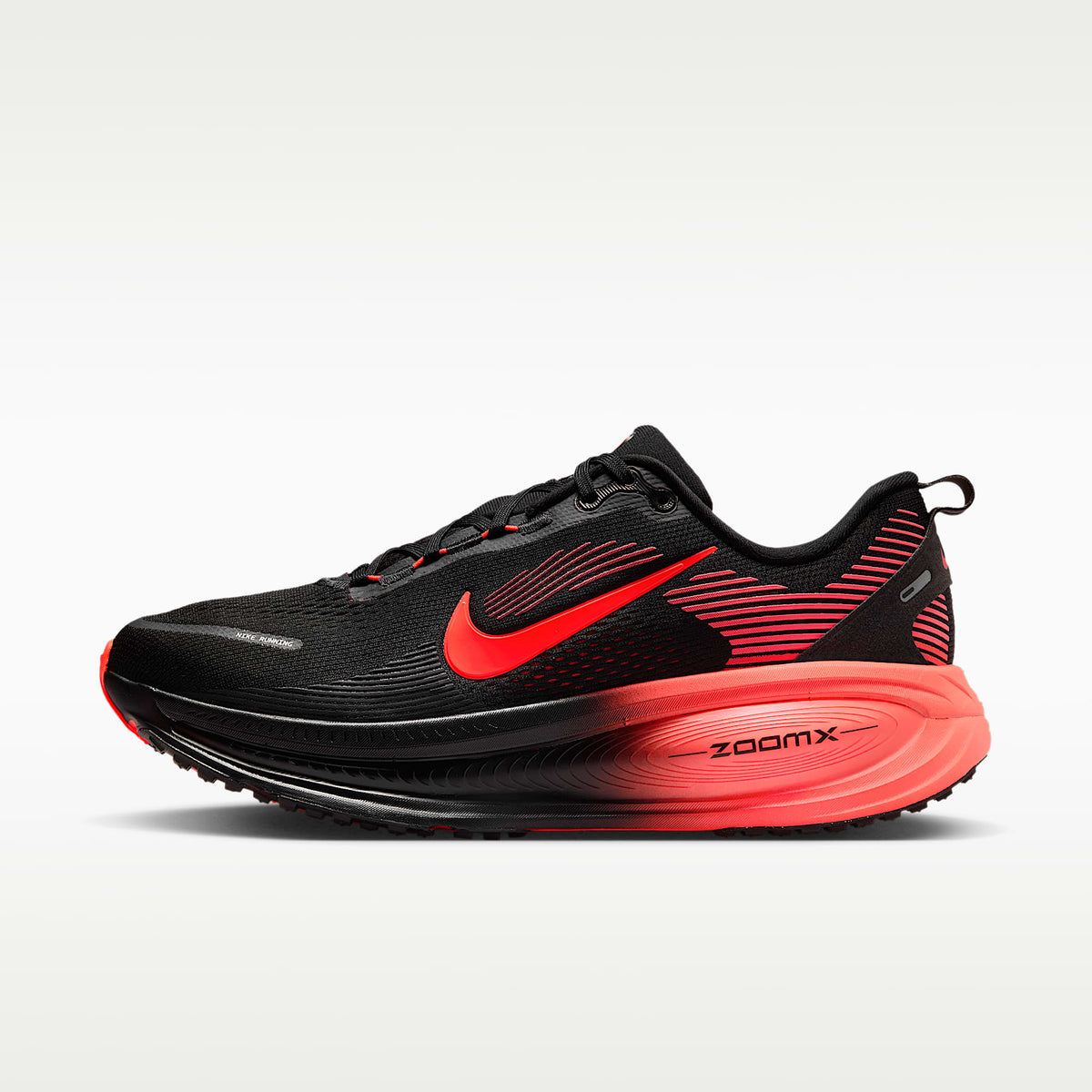 Nike Vomero 18 Men product view 1 — Schwarz/University Red/Anthracite/Bright Crimson