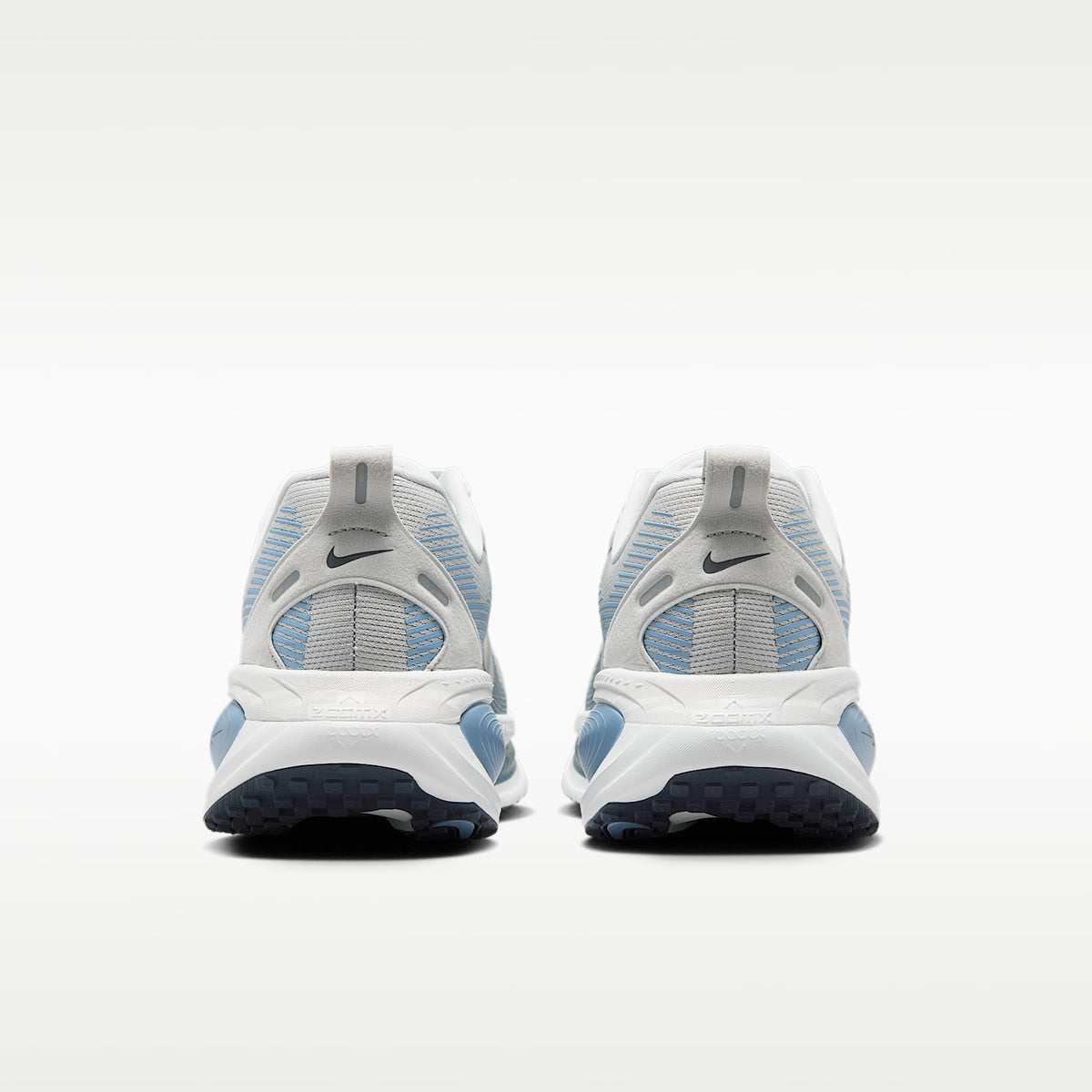 Nike Vomero 18 Men product view 6 — Grey Fog/Off White/Work Blue/Dark Obsidian
