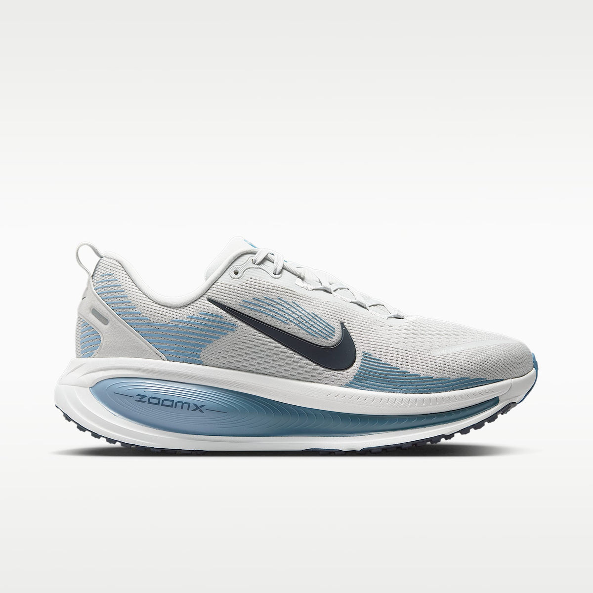 Nike Vomero 18 Men product view 3 — Grey Fog/Off White/Work Blue/Dark Obsidian