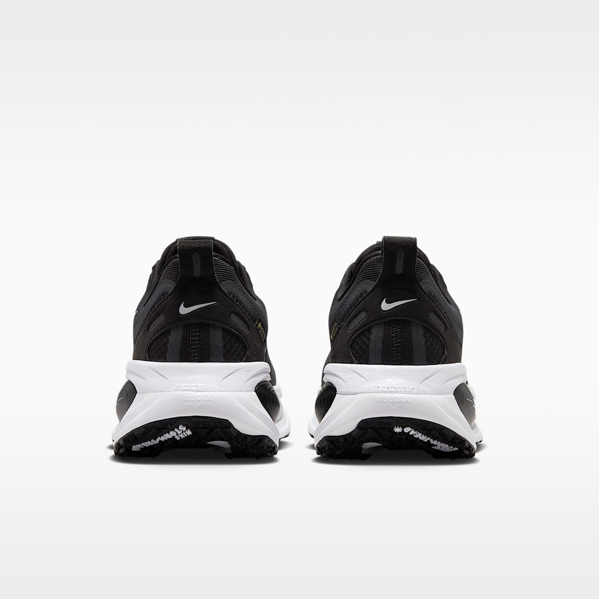 Nike Vomero 18 GORE-TEX Men product view 6 — Schwarz/Anthracite/Weiß/Metallic Silver