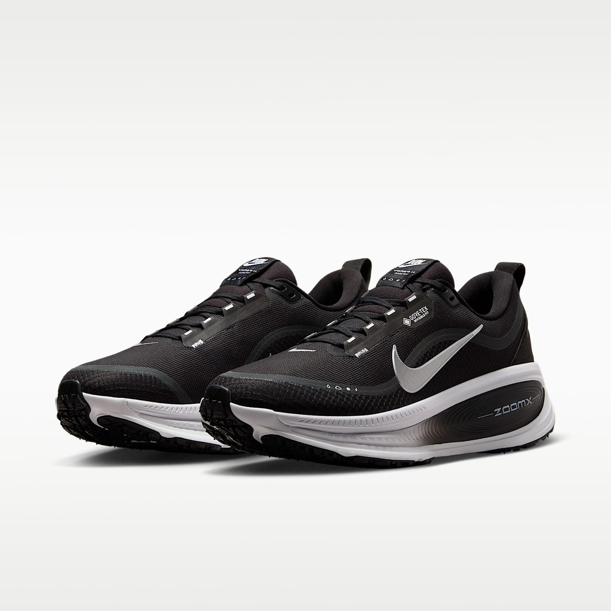 Nike Vomero 18 GORE-TEX Men product view 5 — Schwarz/Anthracite/Weiß/Metallic Silver