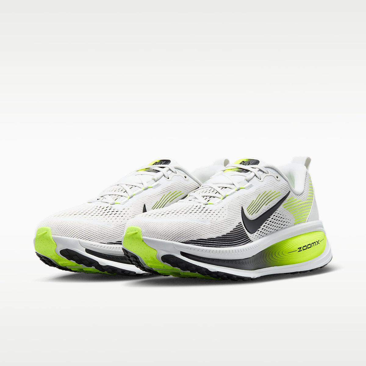 Nike Vomero 18 Men product view 6 — Photon Dust/Volt/Schwarz