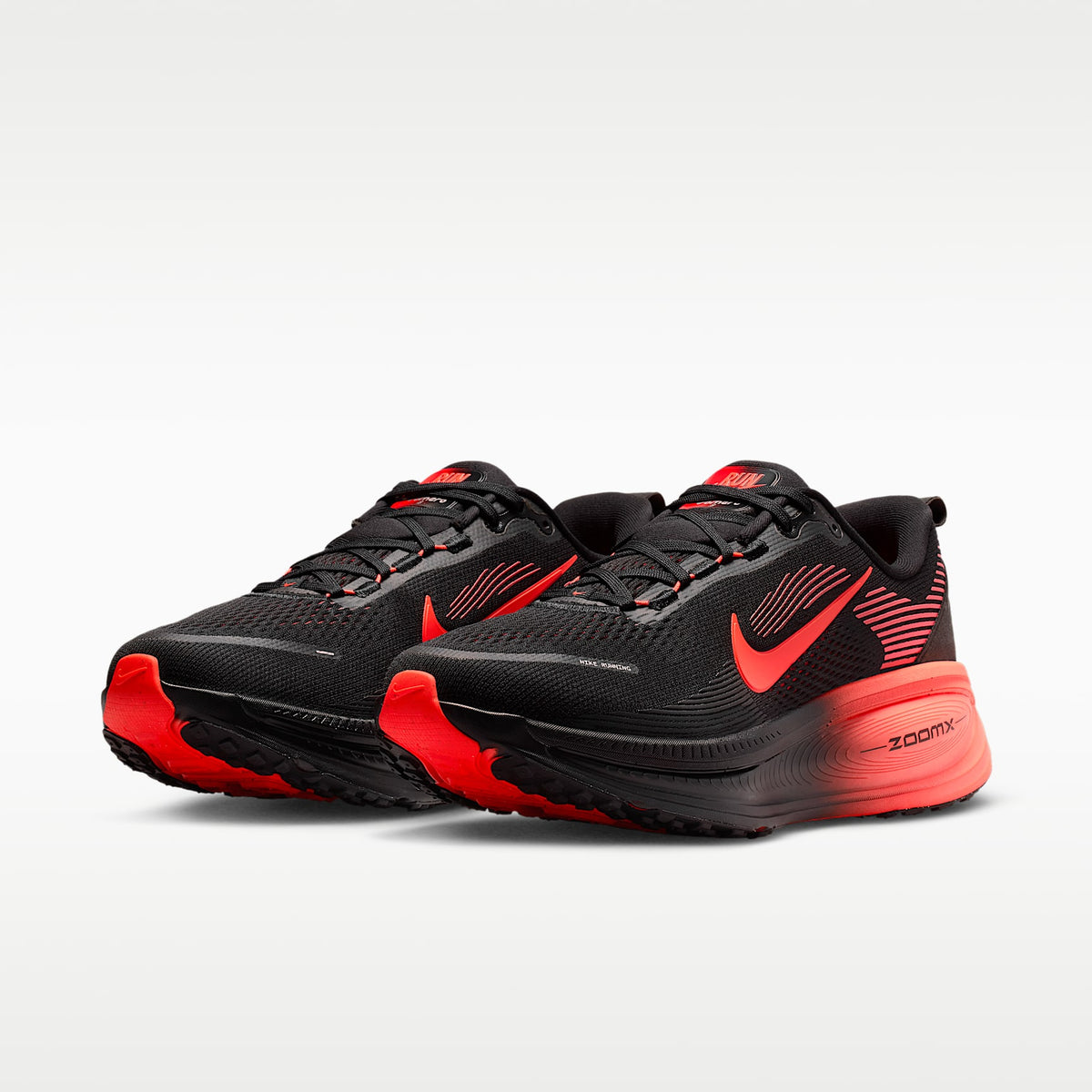 Nike Vomero 18 Men product view 5 — Schwarz/University Red/Anthracite/Bright Crimson