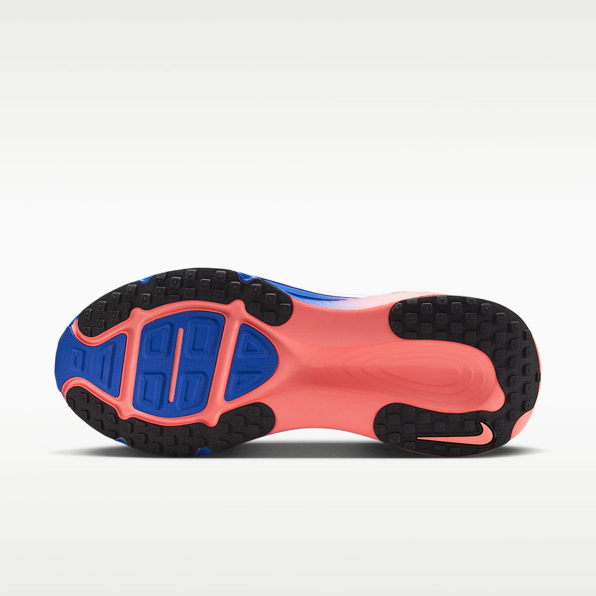 Nike Vomero 18 Men product view 2 — Weiß/Racer Blue/Atomic Pink/Schwarz