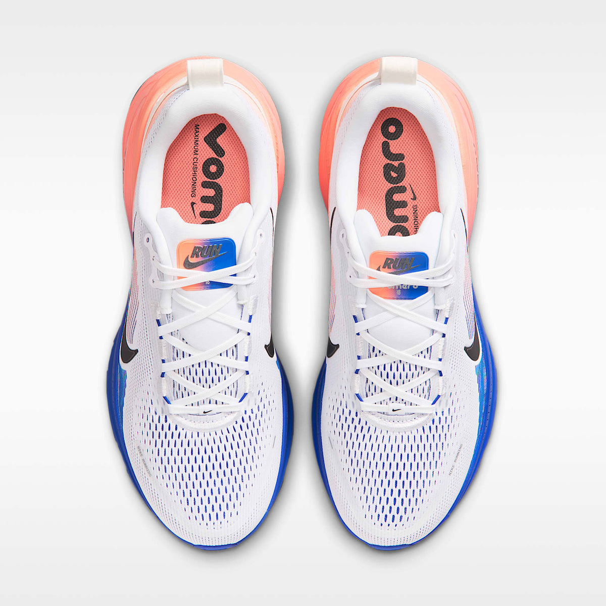 Nike Vomero 18 Men product view 4 — Weiß/Racer Blue/Atomic Pink/Schwarz