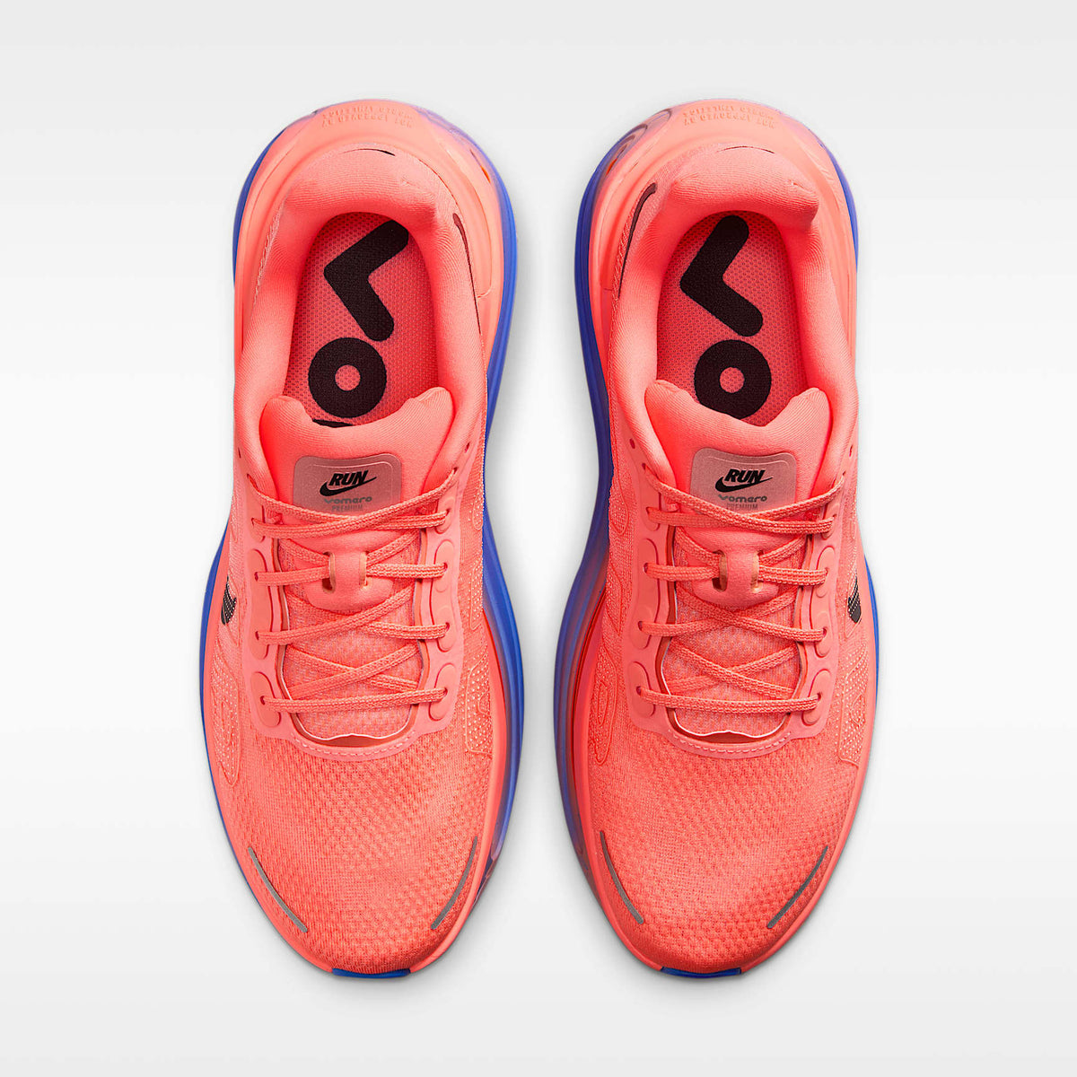 Nike Vomero Premium Men product view 4 — Atomic Pink/Racer Blue/Crimson Tint/Schwarz