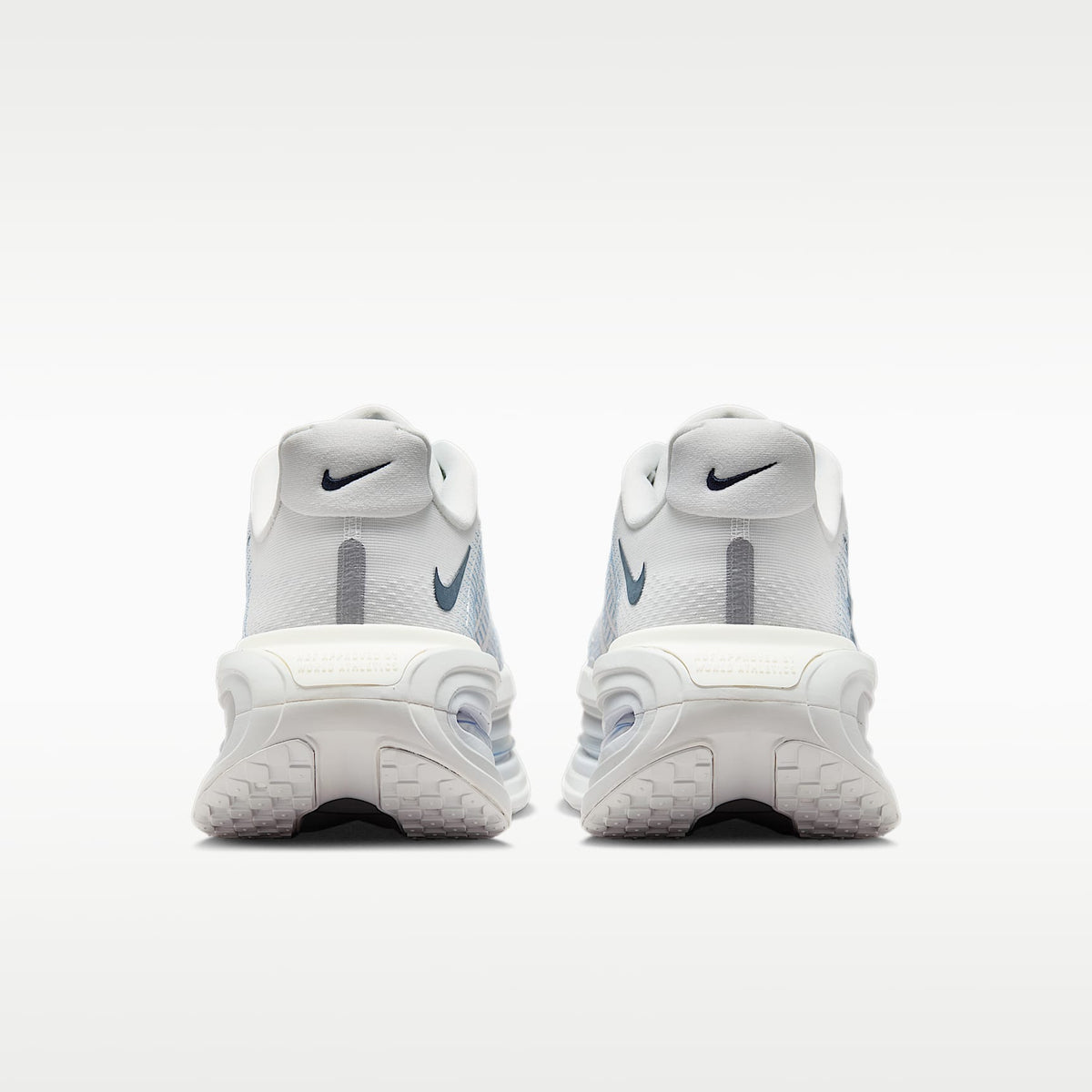 Nike Vomero Premium Men product view 6 — Off White/Grey Fog/Wolf Grey/Dark Obsidian