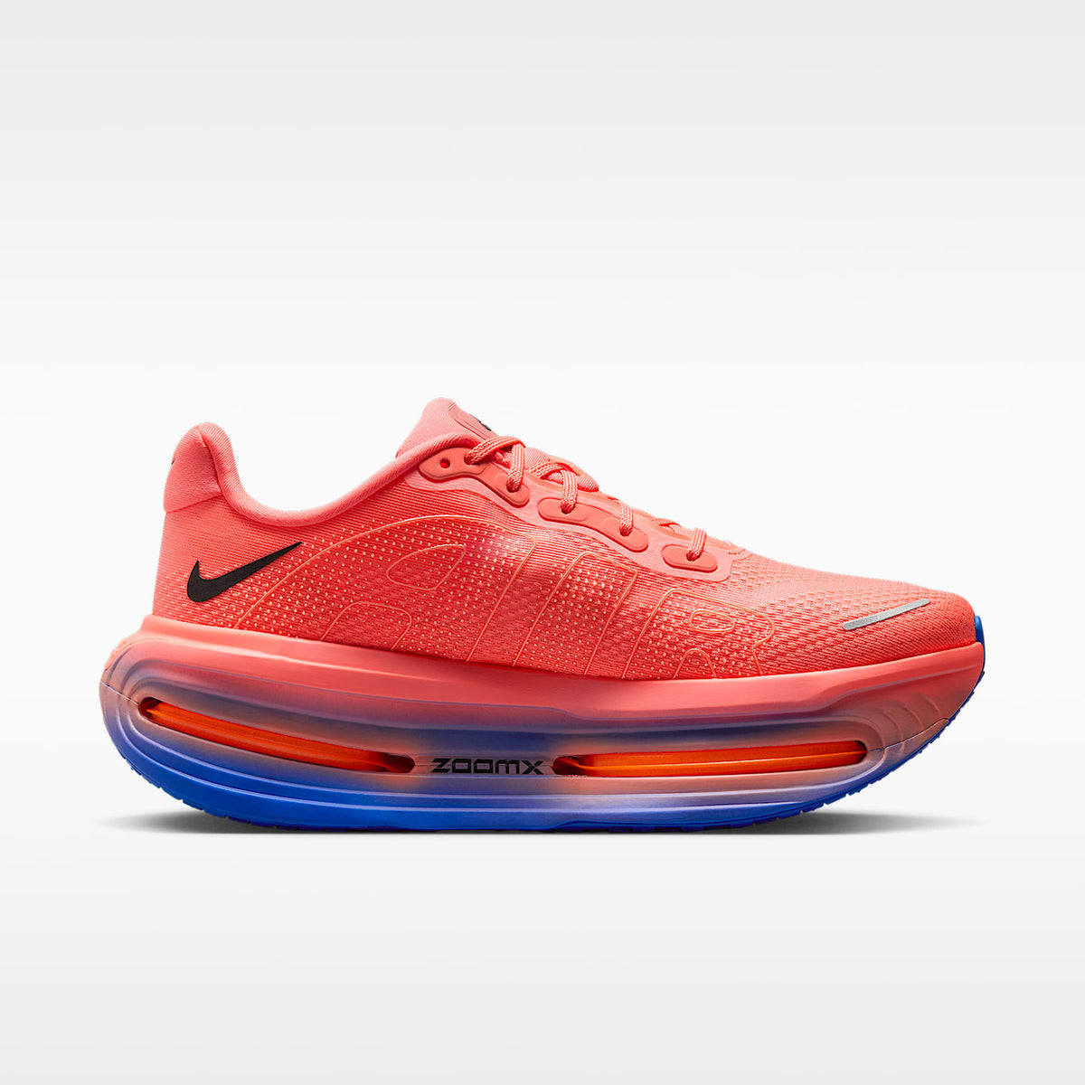 Nike Vomero Premium Men product view 3 — Atomic Pink/Racer Blue/Crimson Tint/Schwarz