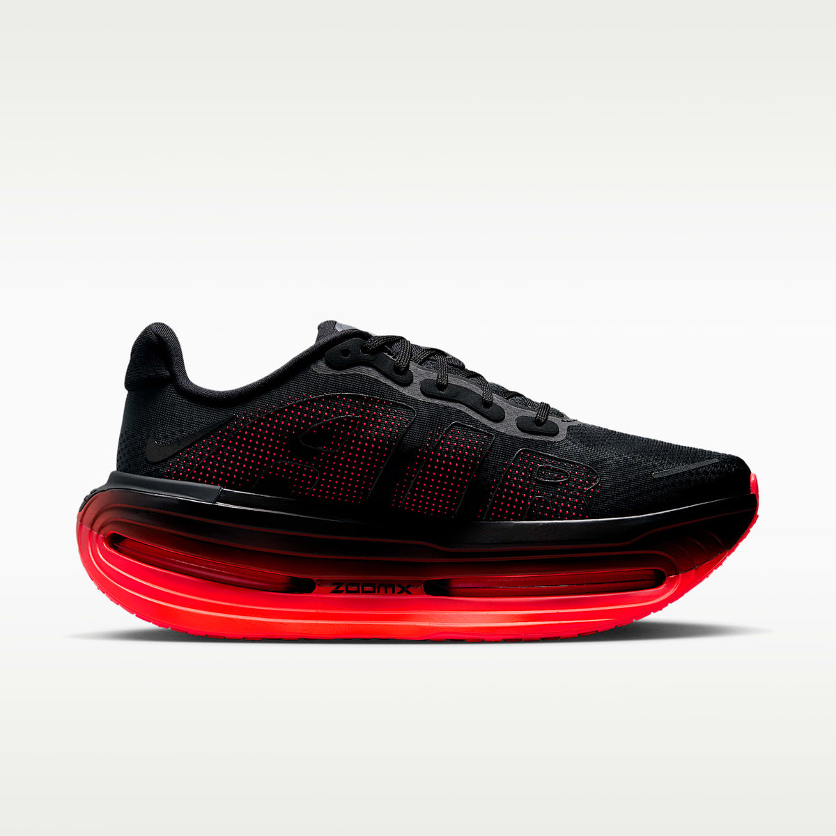 Nike Vomero Premium Men product view 4 — Schwarz/Bright Crimson/Schwarz