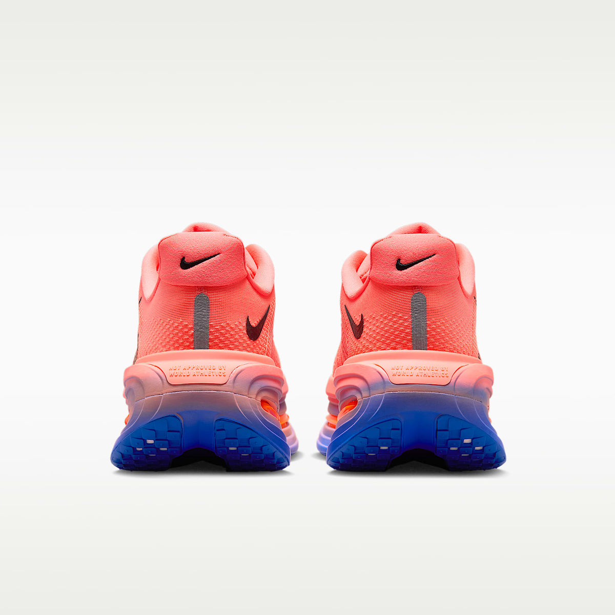 Nike Vomero Premium Men product view 6 — Atomic Pink/Racer Blue/Crimson Tint/Schwarz