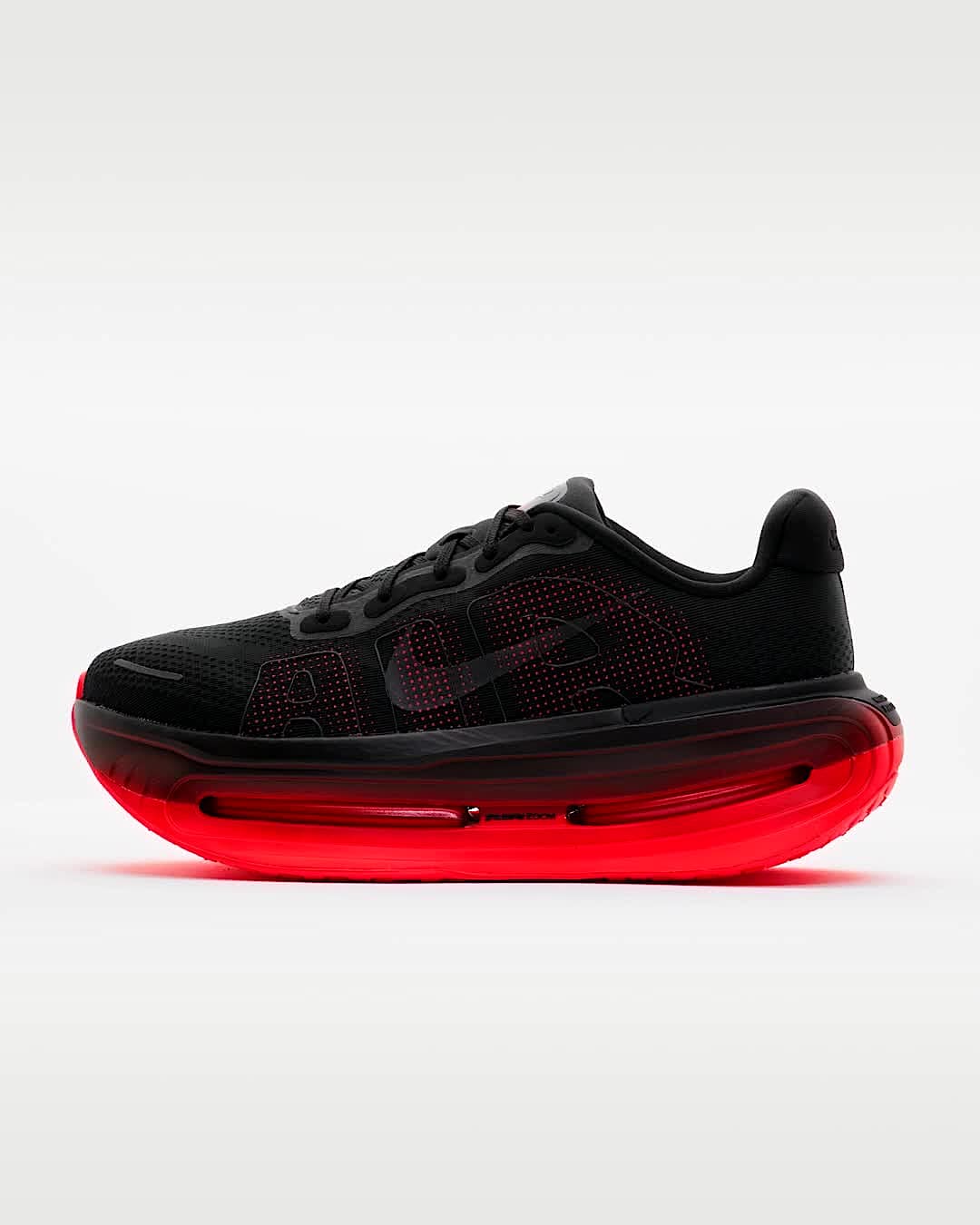 Nike Vomero Premium Men product view 2 — Schwarz/Bright Crimson/Schwarz