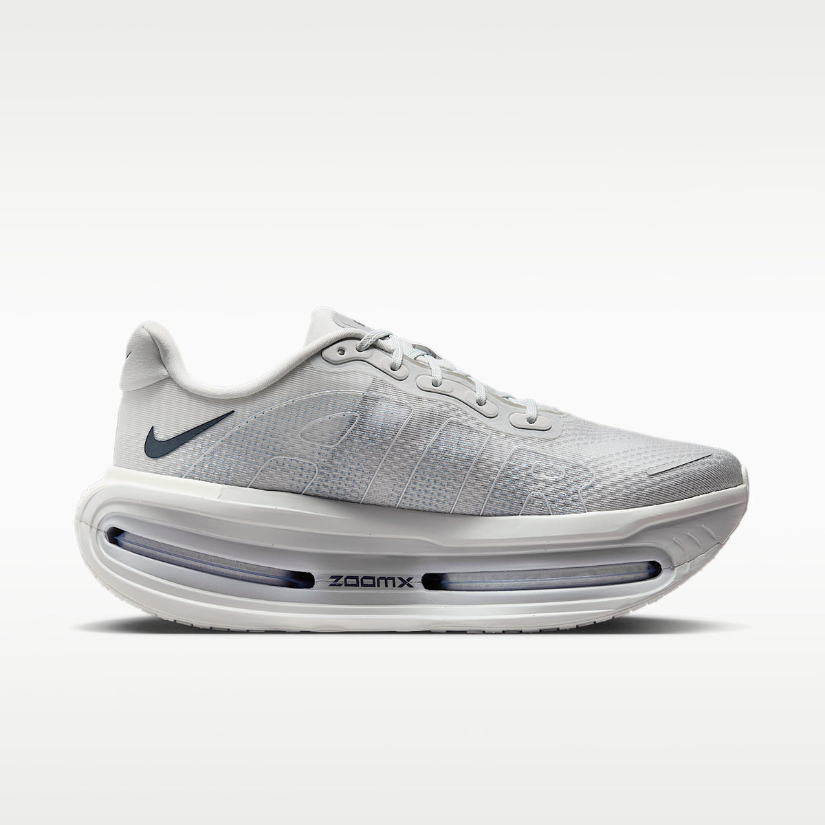 Nike Vomero Premium Men product view 3 — Off White/Grey Fog/Wolf Grey/Dark Obsidian
