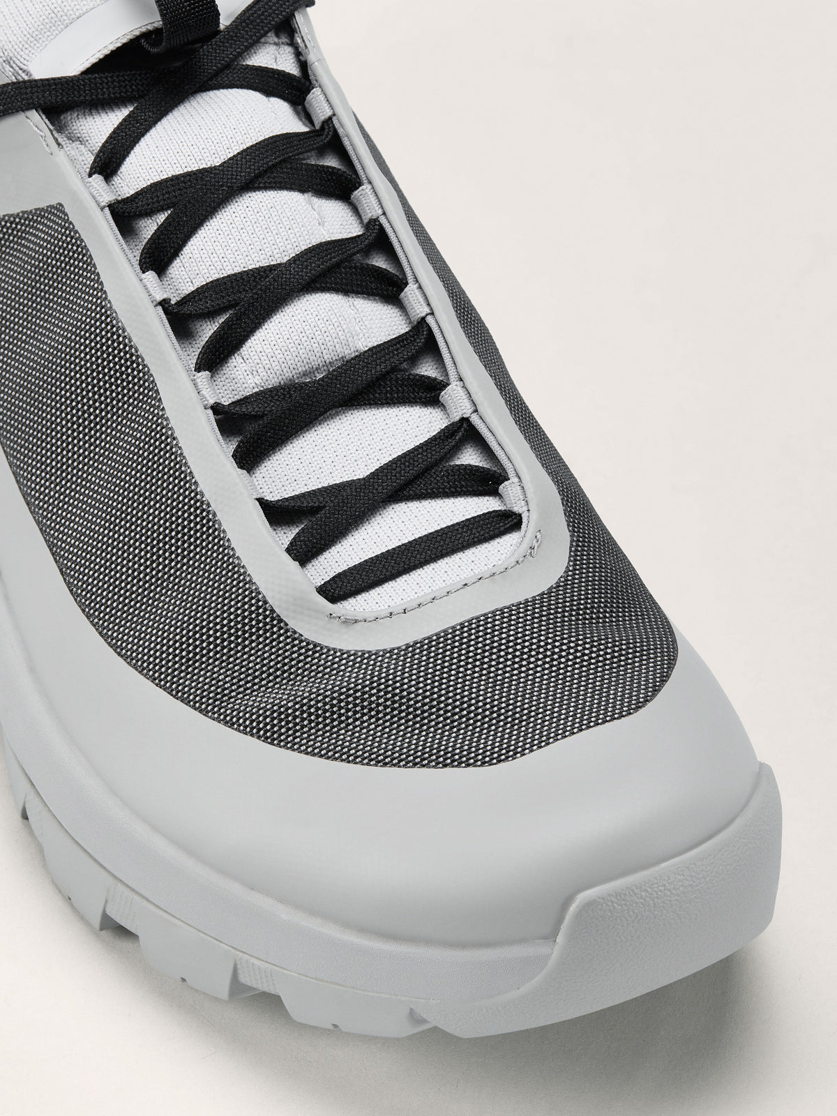 Arc'teryx Vertex Alpine Shoe Men's product view 2 — Solitude/Dk Solitude