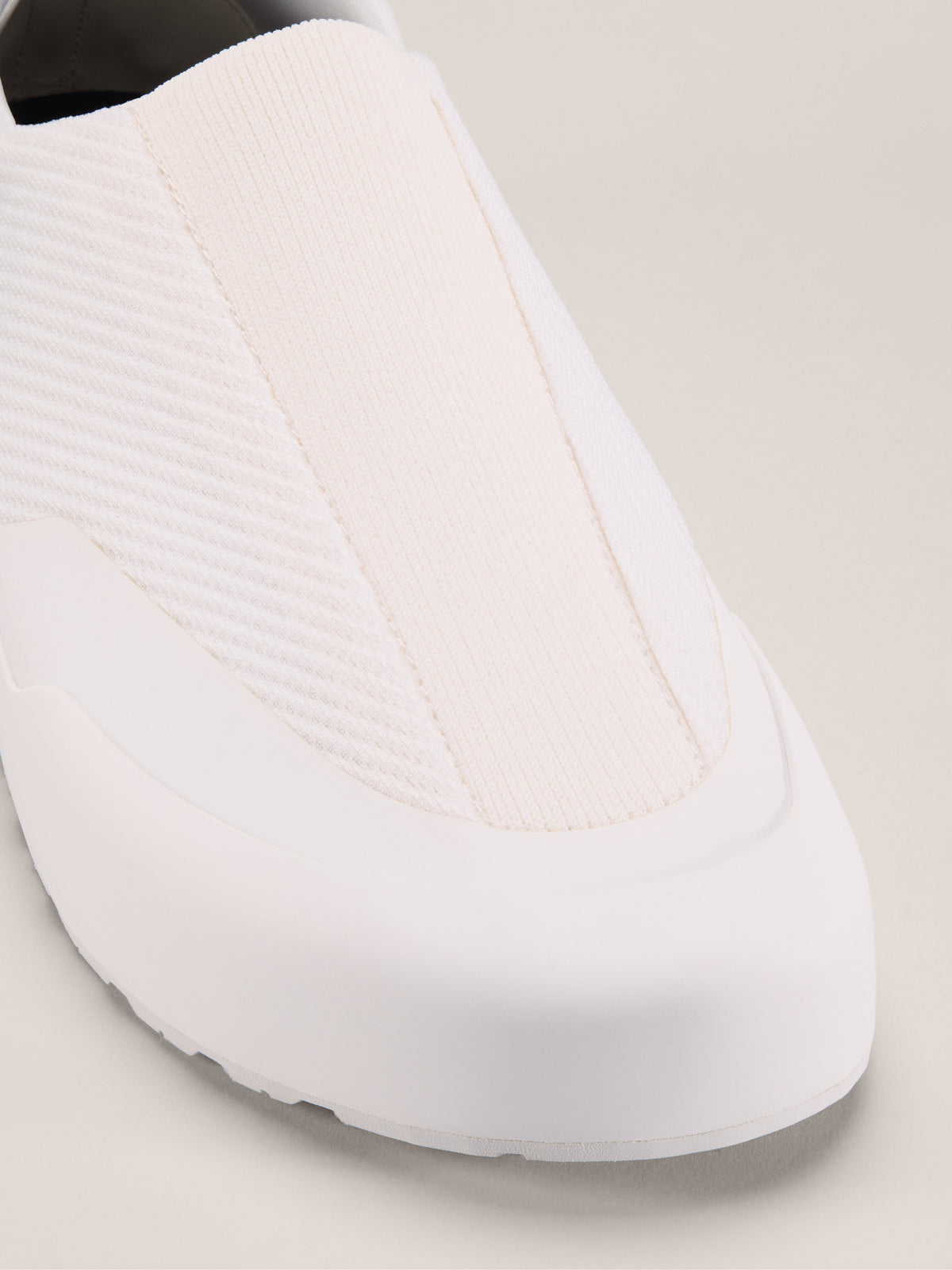 Arc'teryx Kragg Shoe Men's product view 2 — Arctic Silk/Arctic Silk