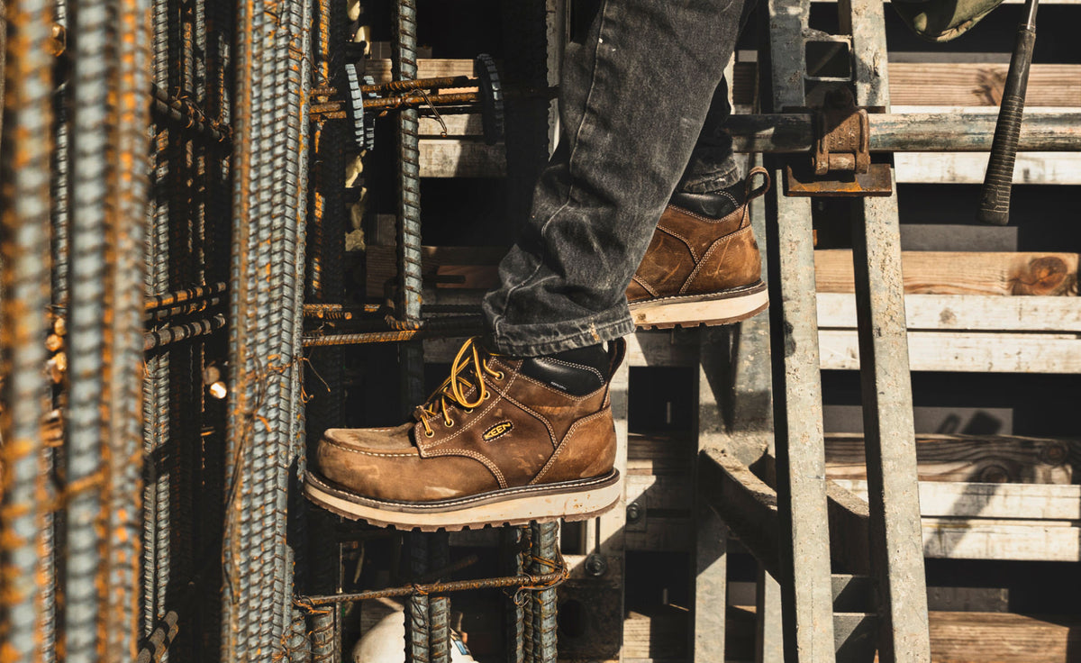 KEEN Cincinnati 6" Waterproof Boot (Carbon Toe) Men product view 5 — Belgian/Sandshell