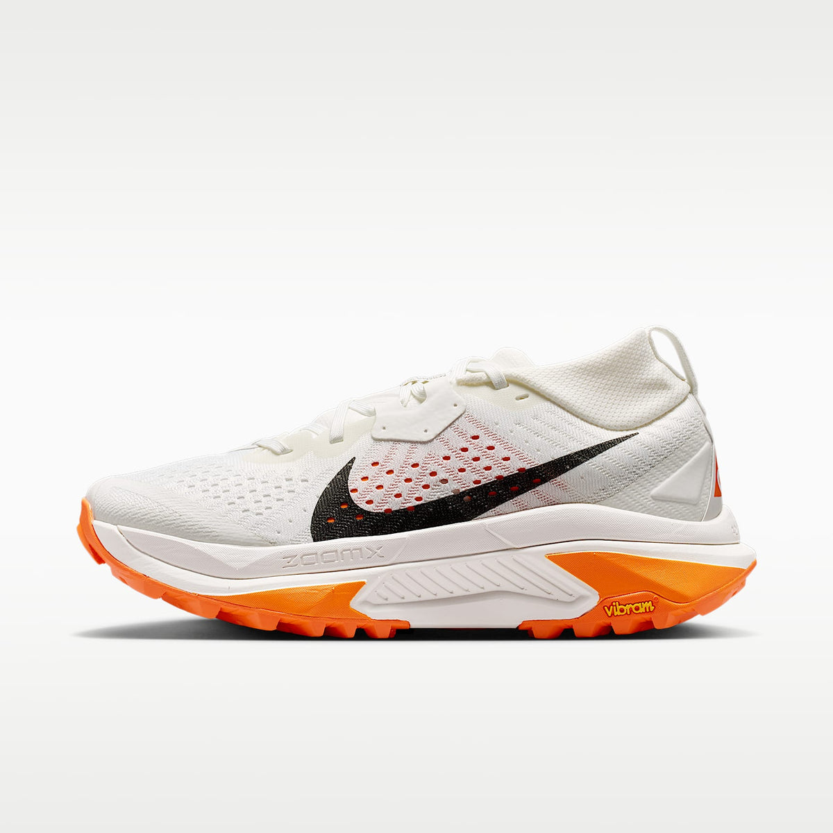 Nike ACG Zegama Trail Women product view 3 — Summit White/Phantom/Safety Orange/Schwarz