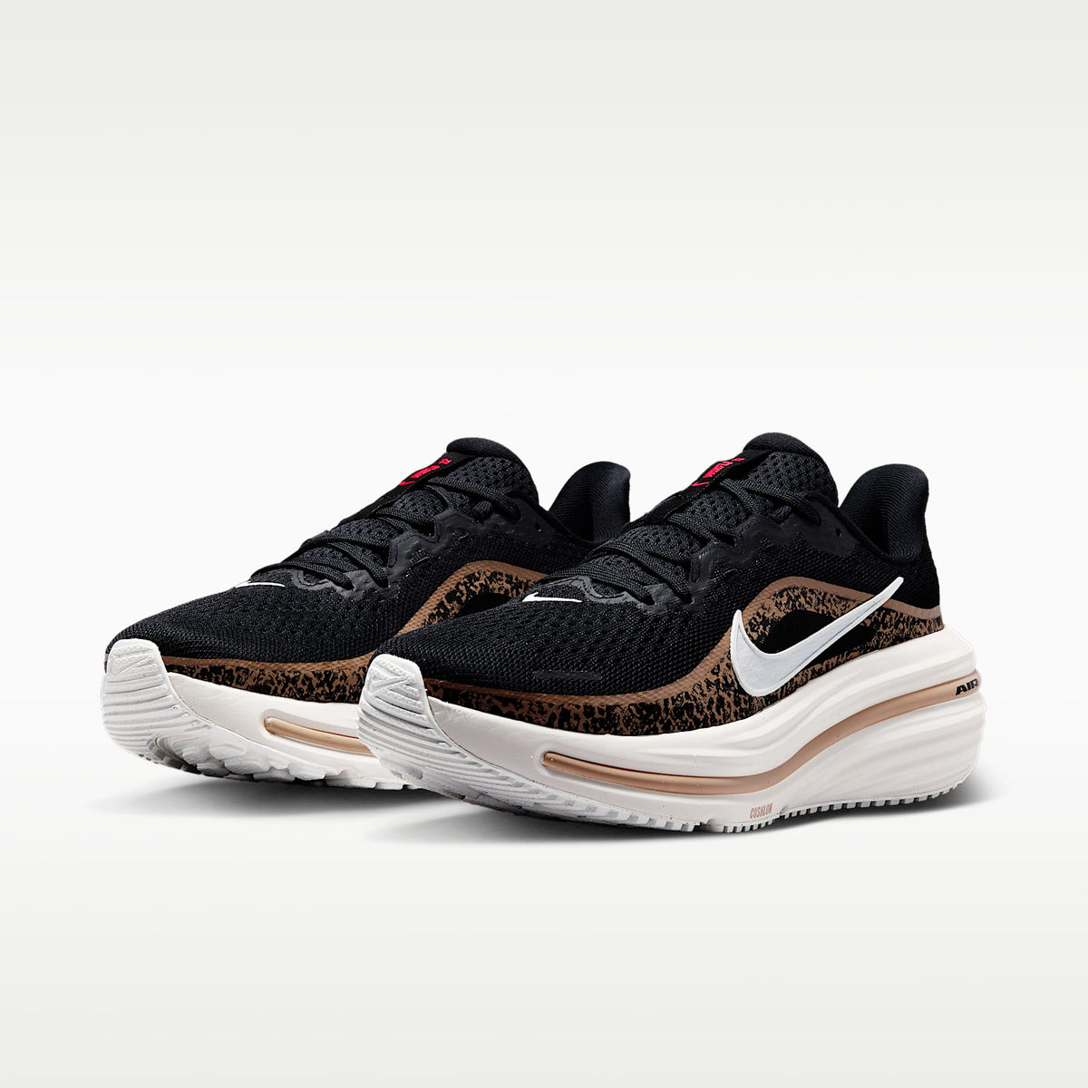 Nike Winflo 12 Women product view 5 — Schwarz/British Khaki/Fusion Red/Sail