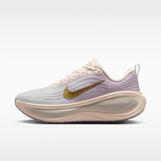 Nike Vomero Plus Women product view 1 — Chalk/Bleached Lilac/Spruce Aura/Metallic Gold