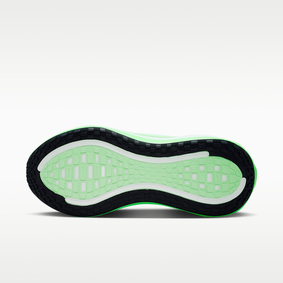 Nike Vomero Plus Women product view 2 — Weiß/Illusion Green/Cucumber Calm/Metallic Silver