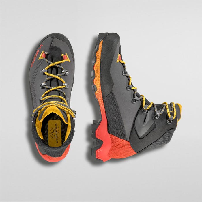La Sportiva Aequilibrium Trek GTX Men product view 3 — Carbon/Yellow