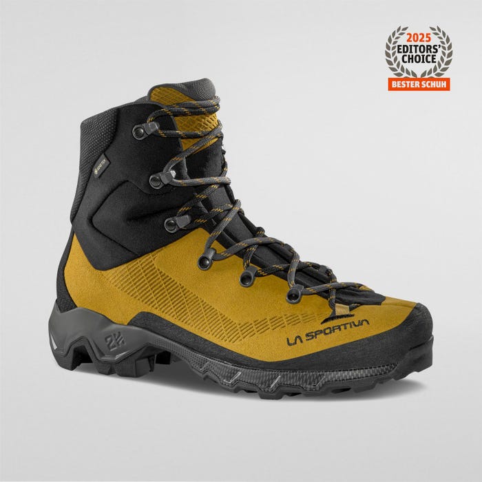 La Sportiva Aequilibrium Trek GTX Men product view 1 — Savana/Carbon