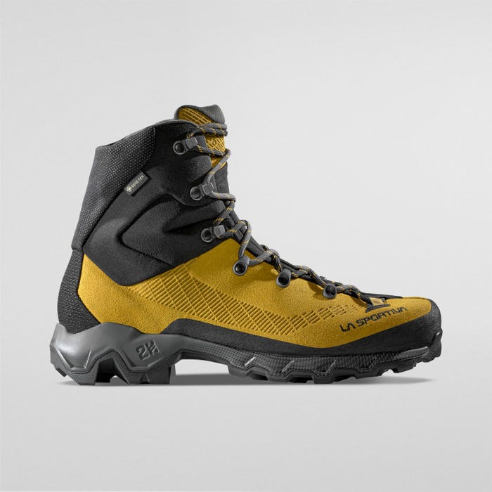 La Sportiva Aequilibrium Trek GTX Men product view 3 — Savana/Carbon