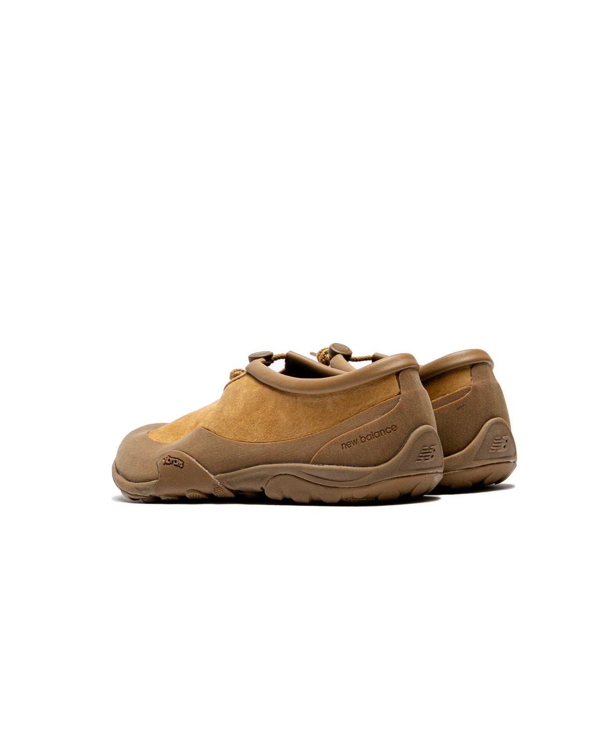 New Balance MT10T Men - Stucco - rear three-quarter view