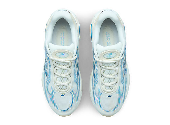 New Balance AC Runner Women product view 4 — Sea Salt / Altitude Metallic